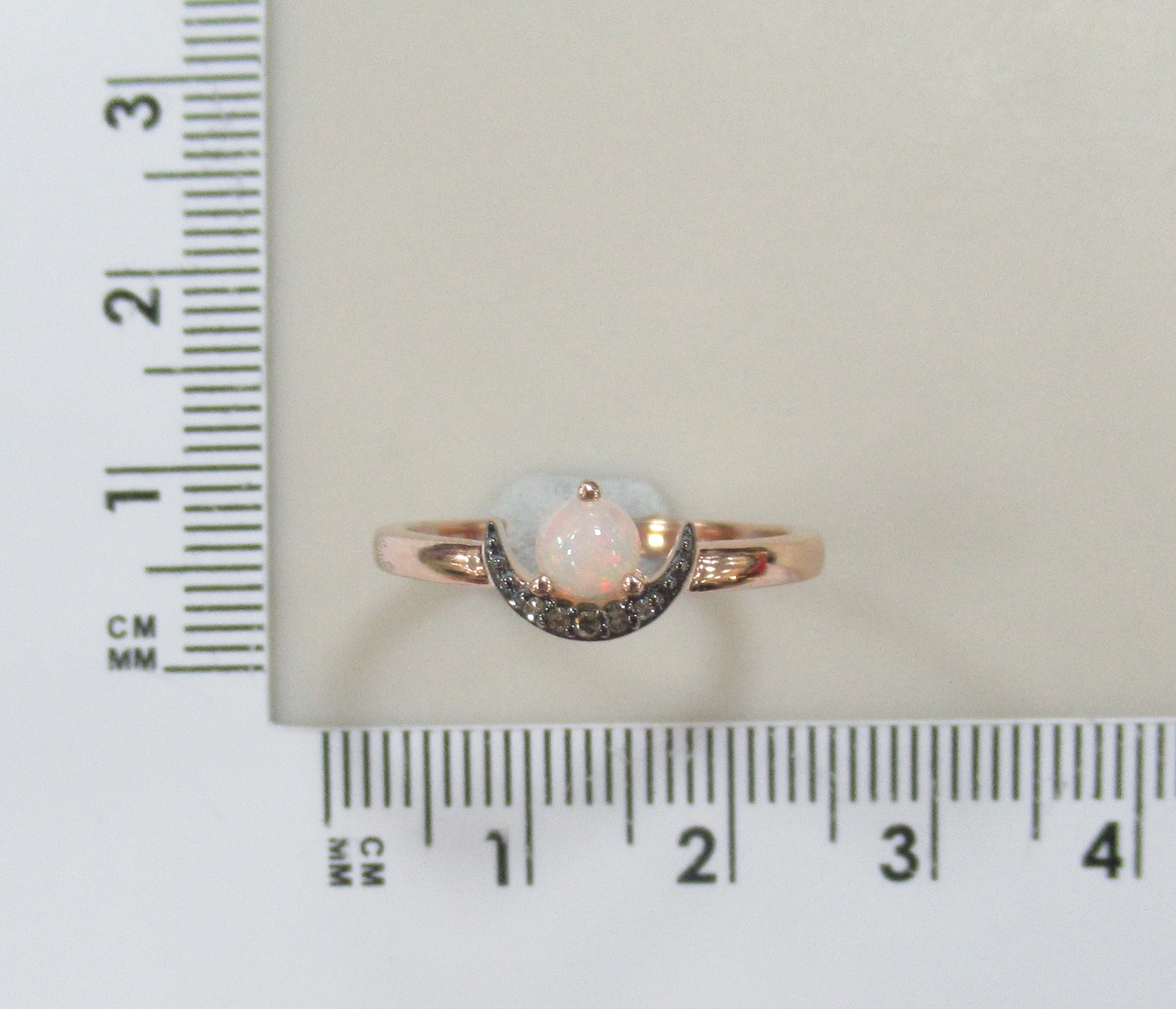 Серебряное кольцо с опалом и бриллиантами